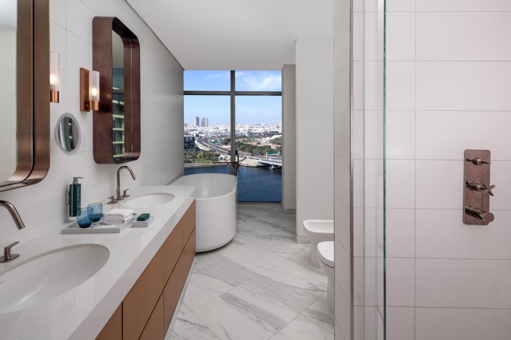Hilton Dubai Creek Hotel & Residences Bagian luar foto